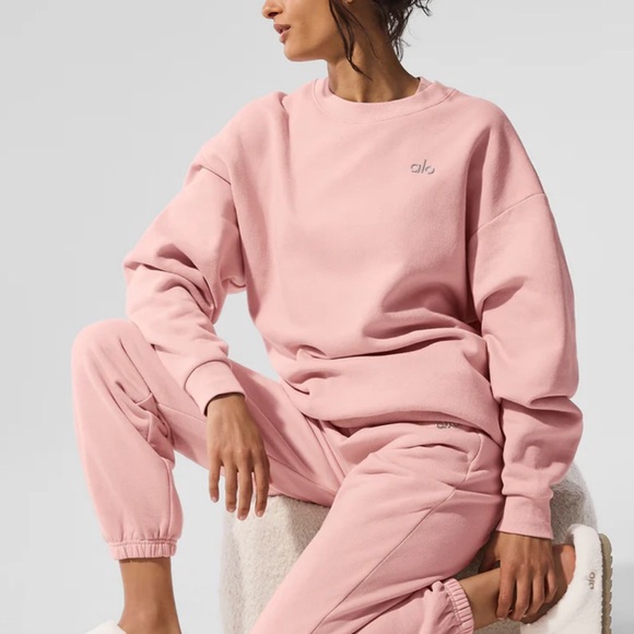 NWT limited, sold-out color ALO Yoga Accolade pullover in pink quartz size M - Picture 5 of 8